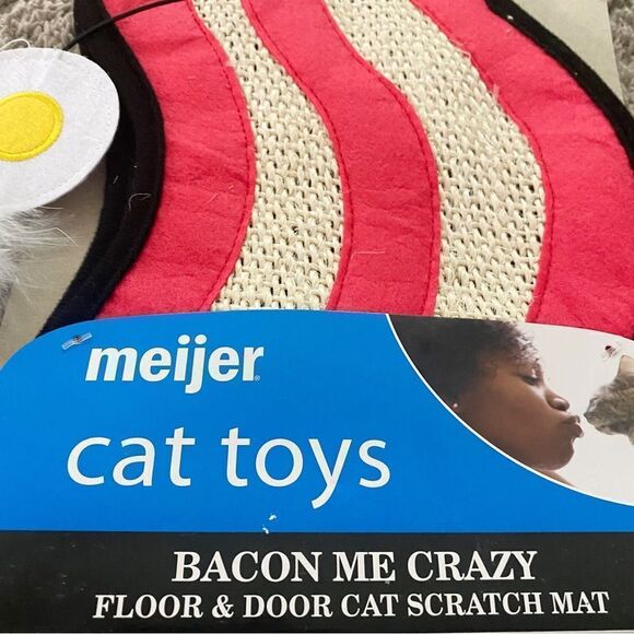 BACON ME CRAZY FLOOR & DOOR CAT SCRATCH MAT - Picture 3 of 4
